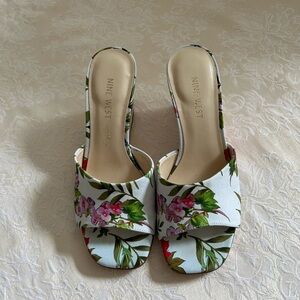 Nine West Women's Floral Wedges - White and Green